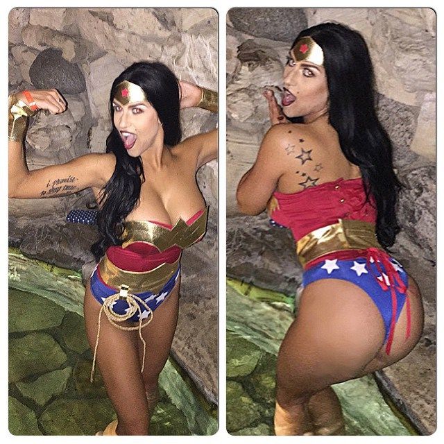 Как веселятся на вечеринке Playboy Halloween Party