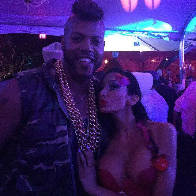 Как веселятся на вечеринке Playboy Halloween Party