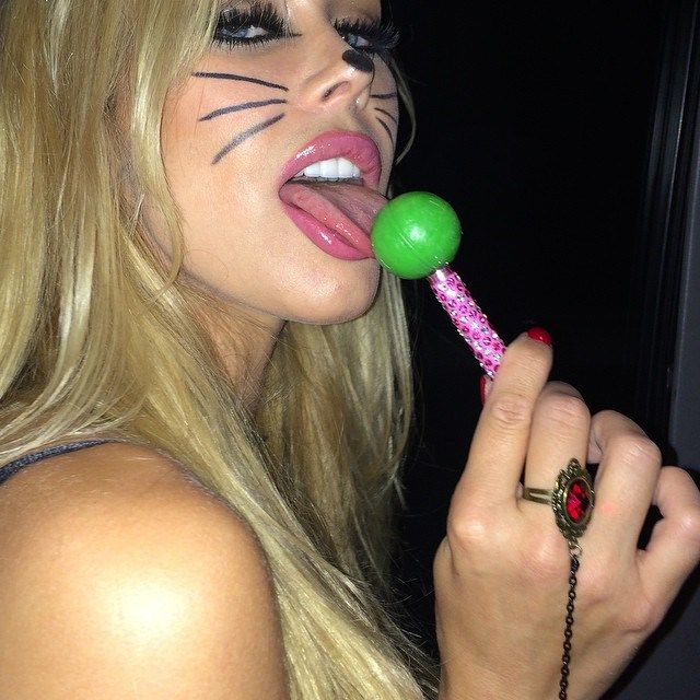Как веселятся на вечеринке Playboy Halloween Party