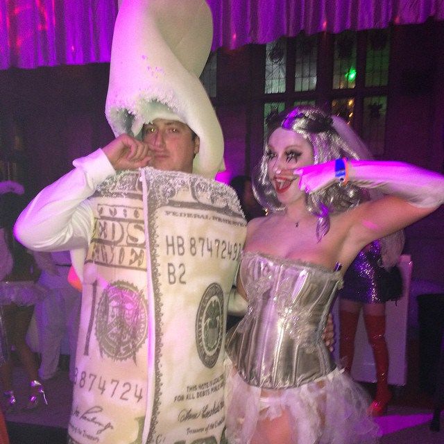 Как веселятся на вечеринке Playboy Halloween Party