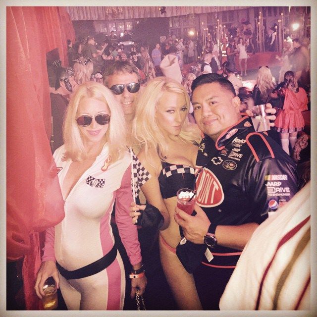 Как веселятся на вечеринке Playboy Halloween Party