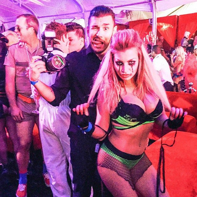 Как веселятся на вечеринке Playboy Halloween Party