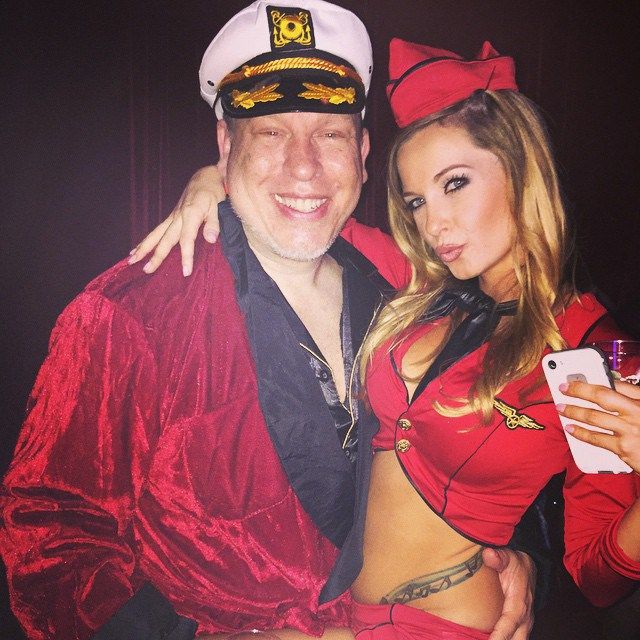 Как веселятся на вечеринке Playboy Halloween Party