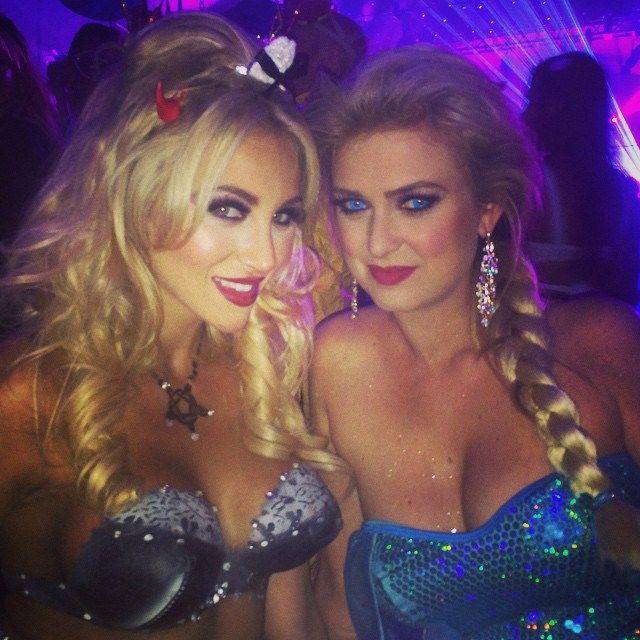 Как веселятся на вечеринке Playboy Halloween Party