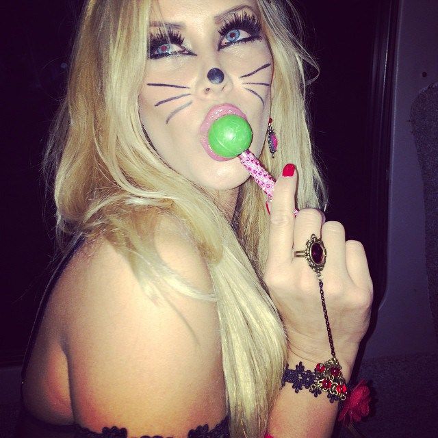 Как веселятся на вечеринке Playboy Halloween Party