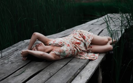 Девушки-красотки. Романтика, да и только.
