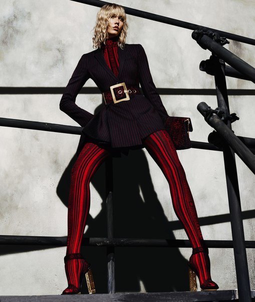 Карли Клосс для Versace F/W 2015-2016