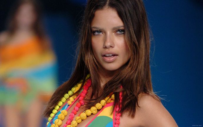 Ангел Victoria’s Secret -Adriana Lima