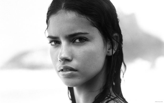Ангел Victoria’s Secret -Adriana Lima