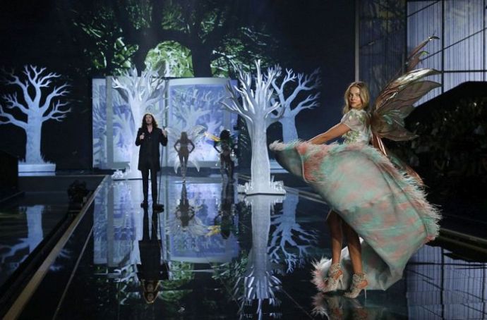 В Лондоне прошёл показ белья Victoria's Secret