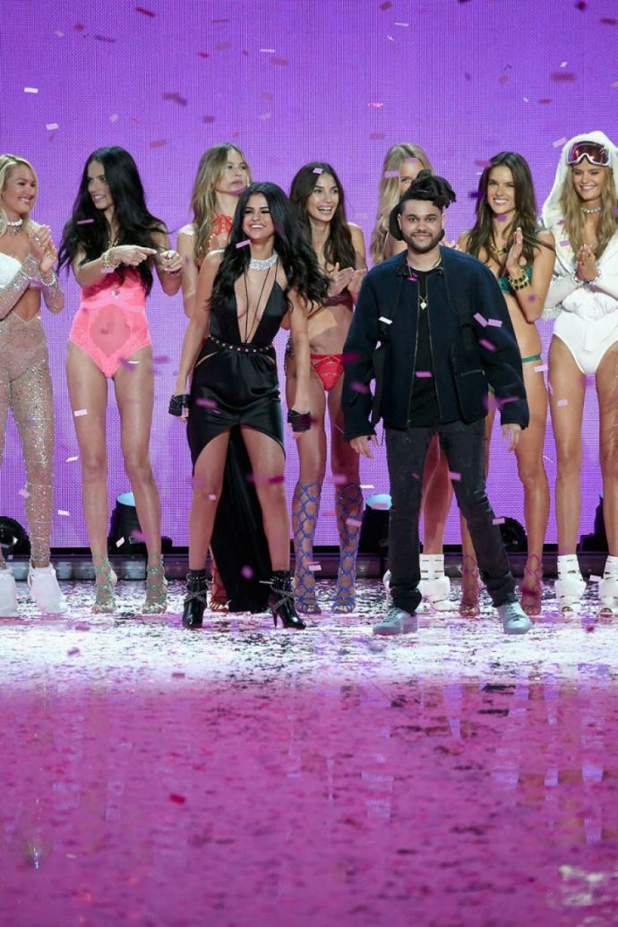 Куча девчат на шоу VICTORIA’S SECRET