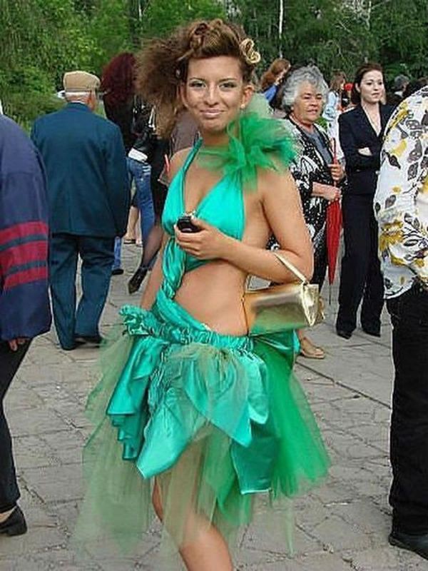 Выпускные платья школьниц уходящего 2015 года