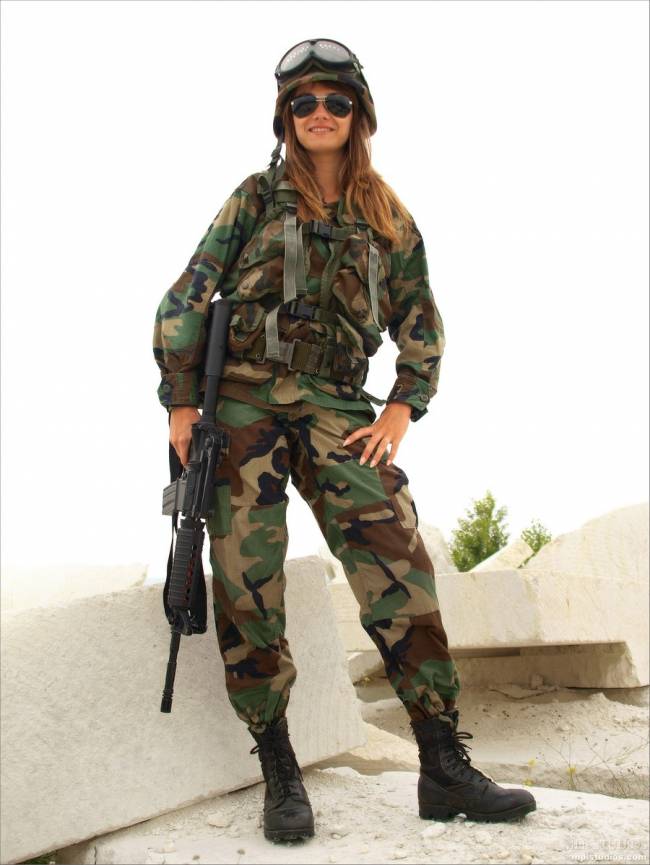 MILF в военной форме
