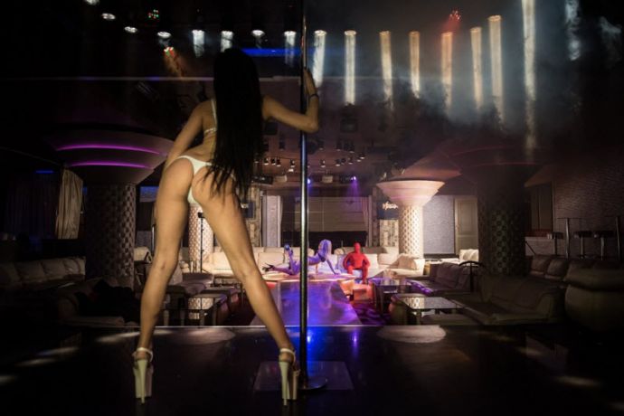 Фотоэкскурсия в стриптиз-клуб «Virgins»