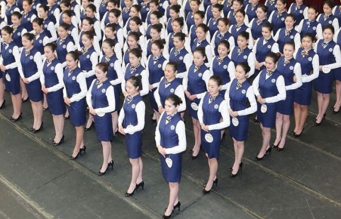 В китайские стюардессы кого попало не берут