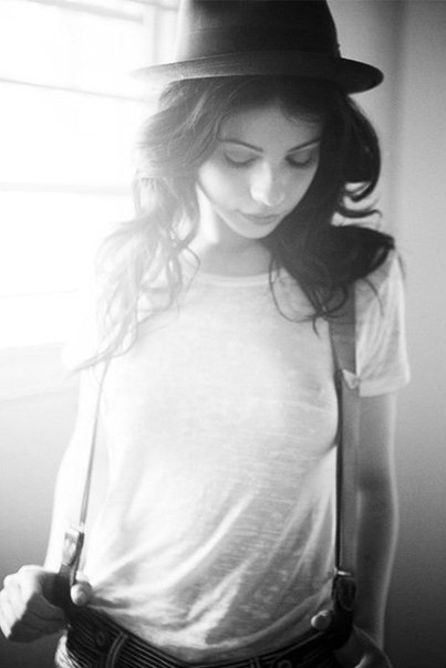 Симпатичная Мишель Трахтенберг - Michelle Trachtenberg Nude