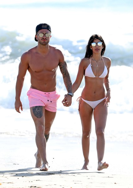 Джасмин Валия (Jasmin Walia) в бикини на пляже