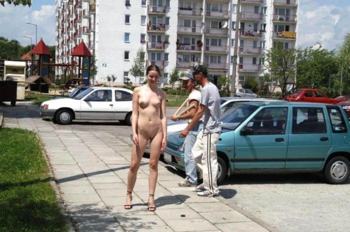 Эксгибиционистки: обнаженные девушки на улицах
