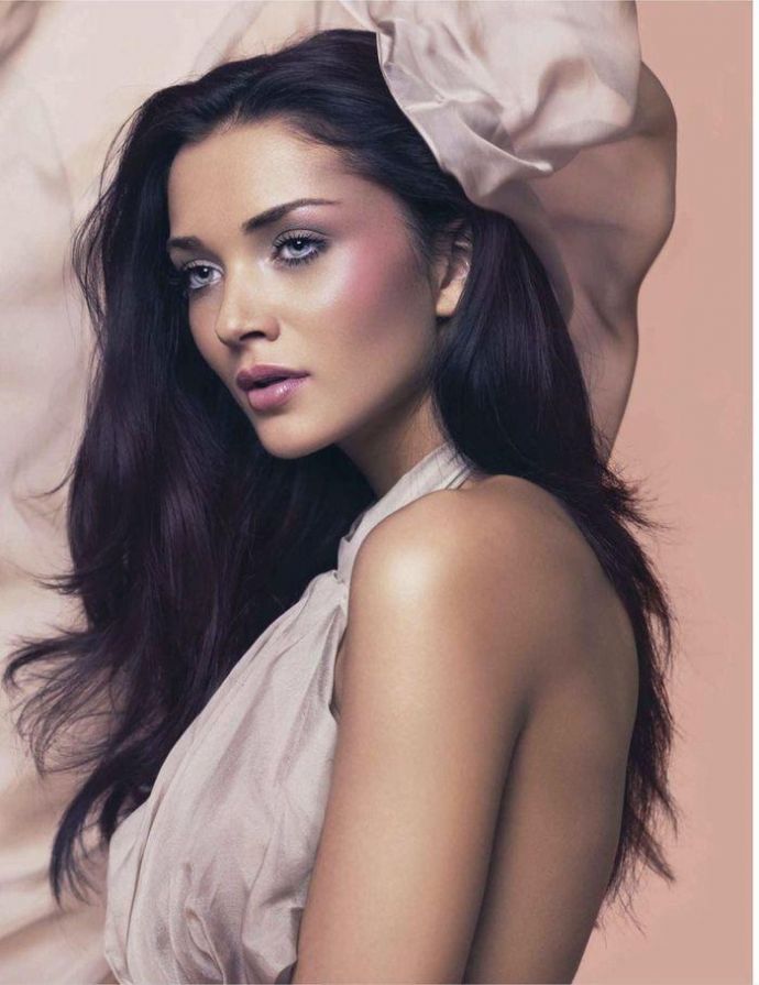 Раздетая Amy Jackson - Vogue February 2012 (2-2012) India