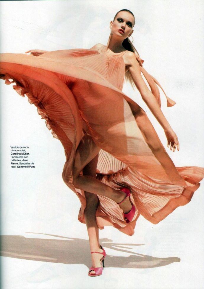 Богиня эротики Lyoka Tyagnereva - Harpers Bazaar December 2011 (12-2011) Argentina