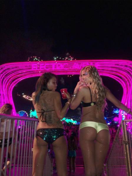Девушки фестиваля Electric Daisy Carnival