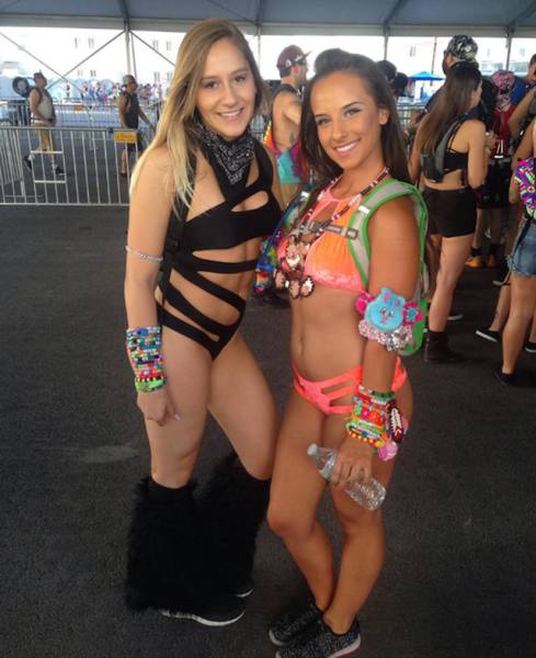 Девушки фестиваля Electric Daisy Carnival