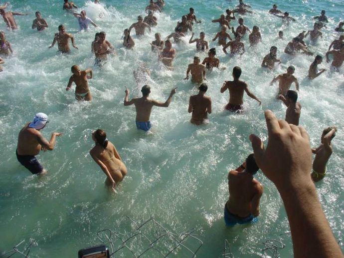 Фото Ню с девушками на воде