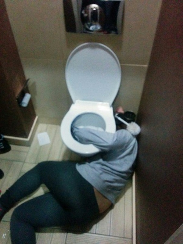 Пьяная в жопу молодежь