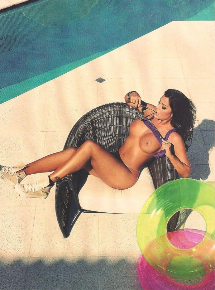 Модель месяца Larissa Riquelme - Sexy May 2012 Brazil