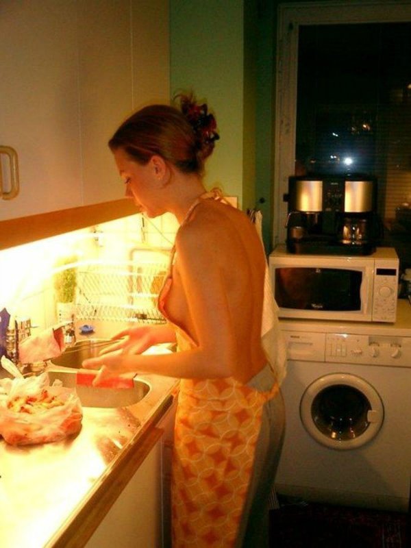 Голые домохозяйки на кухне