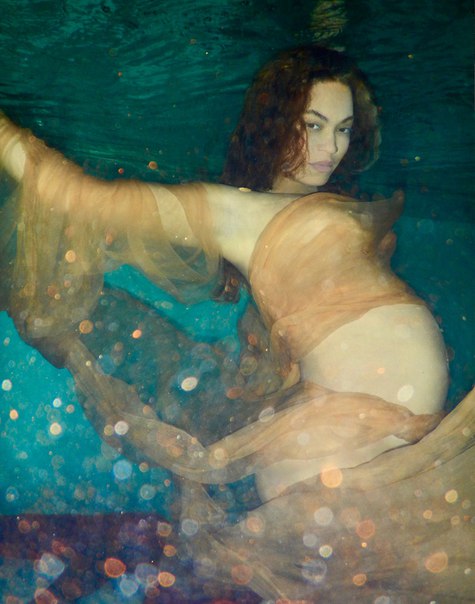Беременная двойней Beyonce в новой фотосессии
