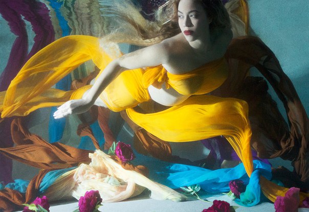 Беременная двойней Beyonce в новой фотосессии
