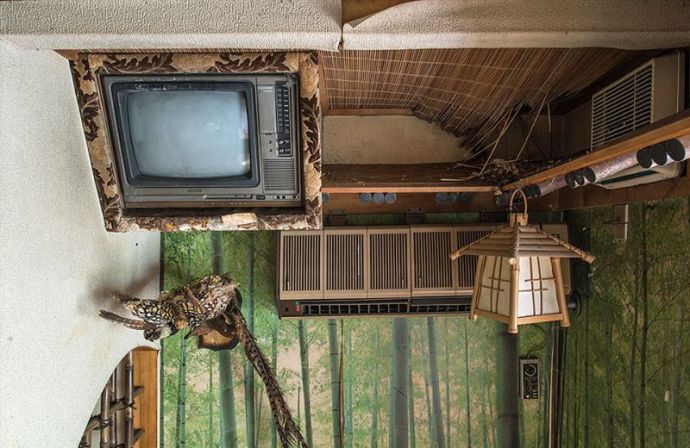 Экскурсия по заброшенному японскому секс-притону