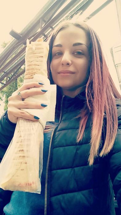 На это можно смотреть вечно – девушки и шаурма
