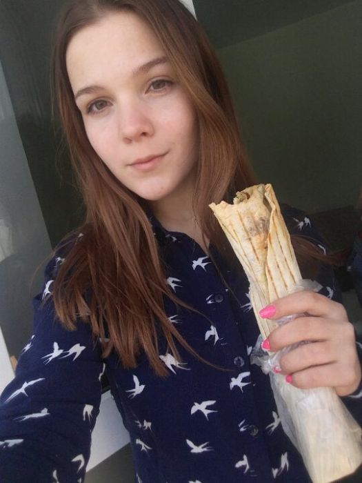 На это можно смотреть вечно – девушки и шаурма