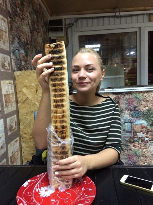 На это можно смотреть вечно – девушки и шаурма