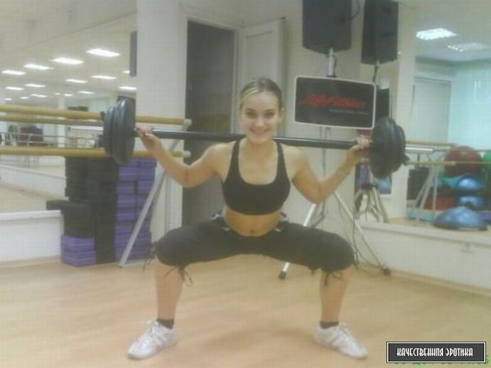 Фото девушек из спорт зала