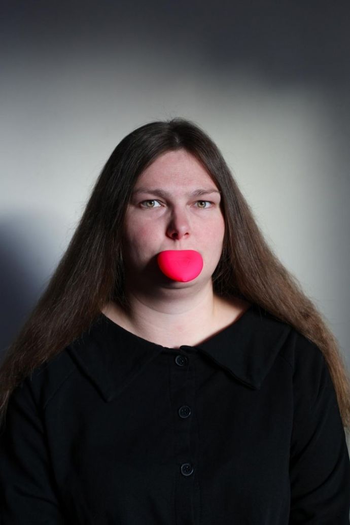 Фотографии женщин в безумно нелепых товарах для красоты, обещающих исправить внешность