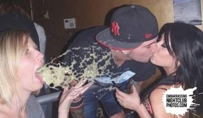 Веселые фотографии из ночных клубов, которые многим хотелось бы уничтожить