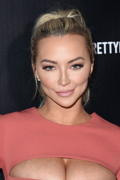 Линдси Пелас на вечеринке PrettyLittleThing в Лос-Анджелесе