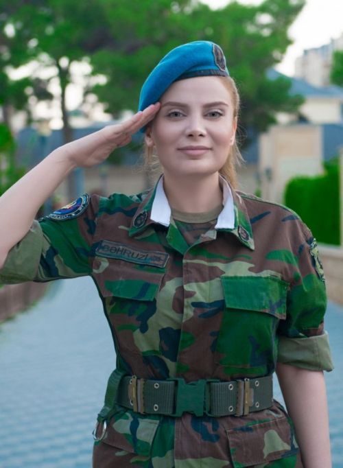 Женщина из спецназа Азербайджана Теграна Бахрузи в откровенной фотосессии