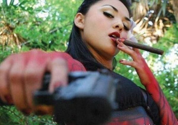 Девушки с оружием ✅ 31 фото