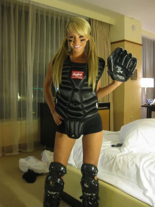 Sara Jean Underwood в разной униформе