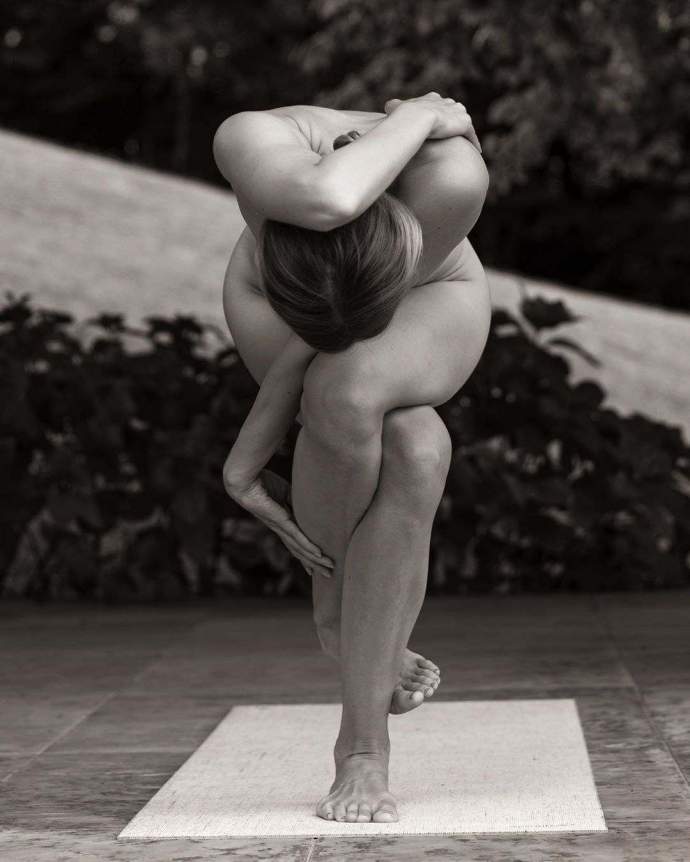 Nude Yoga Girl женщины с инстаграм