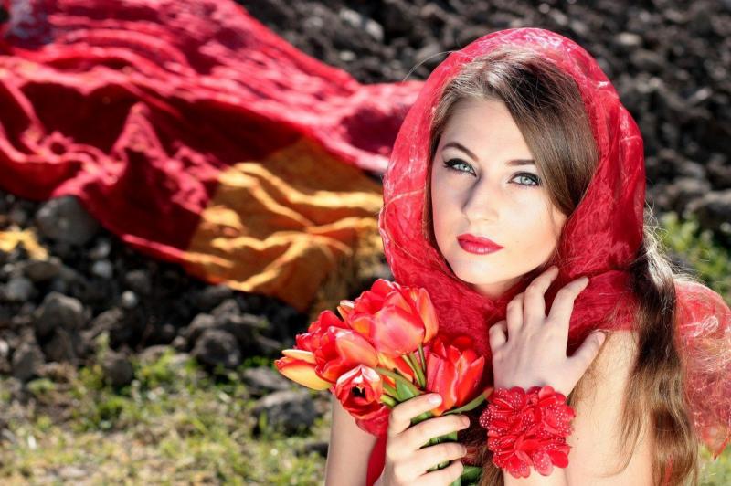 Очаровательные девушки в косынках