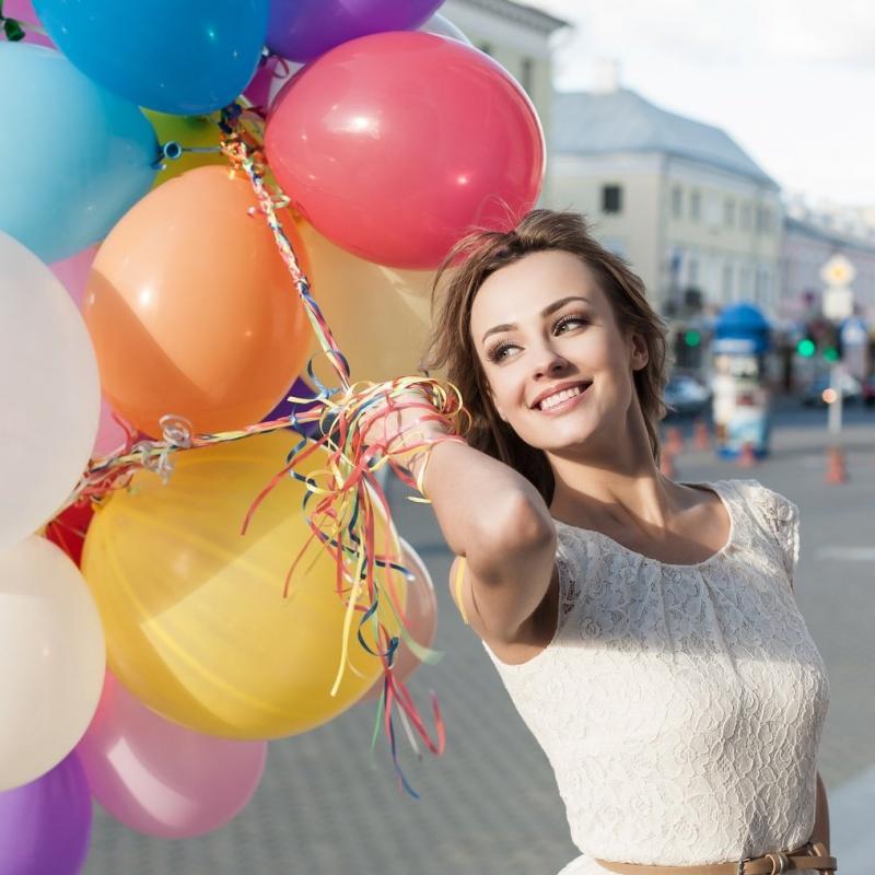 Девушки с воздушными шарами