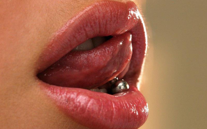 Язычок девушки ( много эротики на фото )
