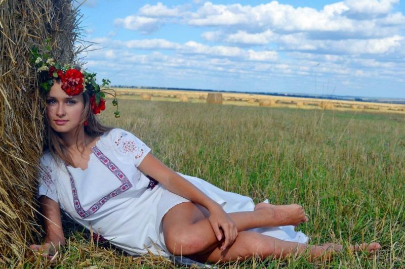 Славянская внешность девушки