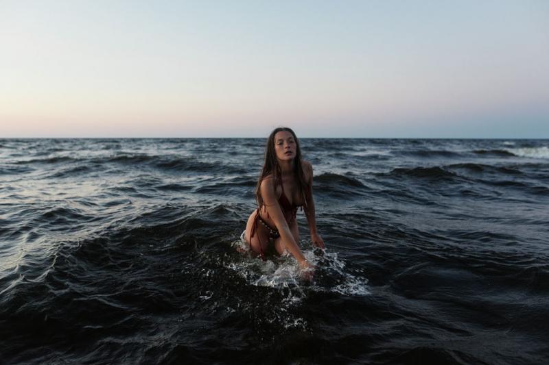 Фото: Російська модель Ольга Кобзар у відвертій фотосесії